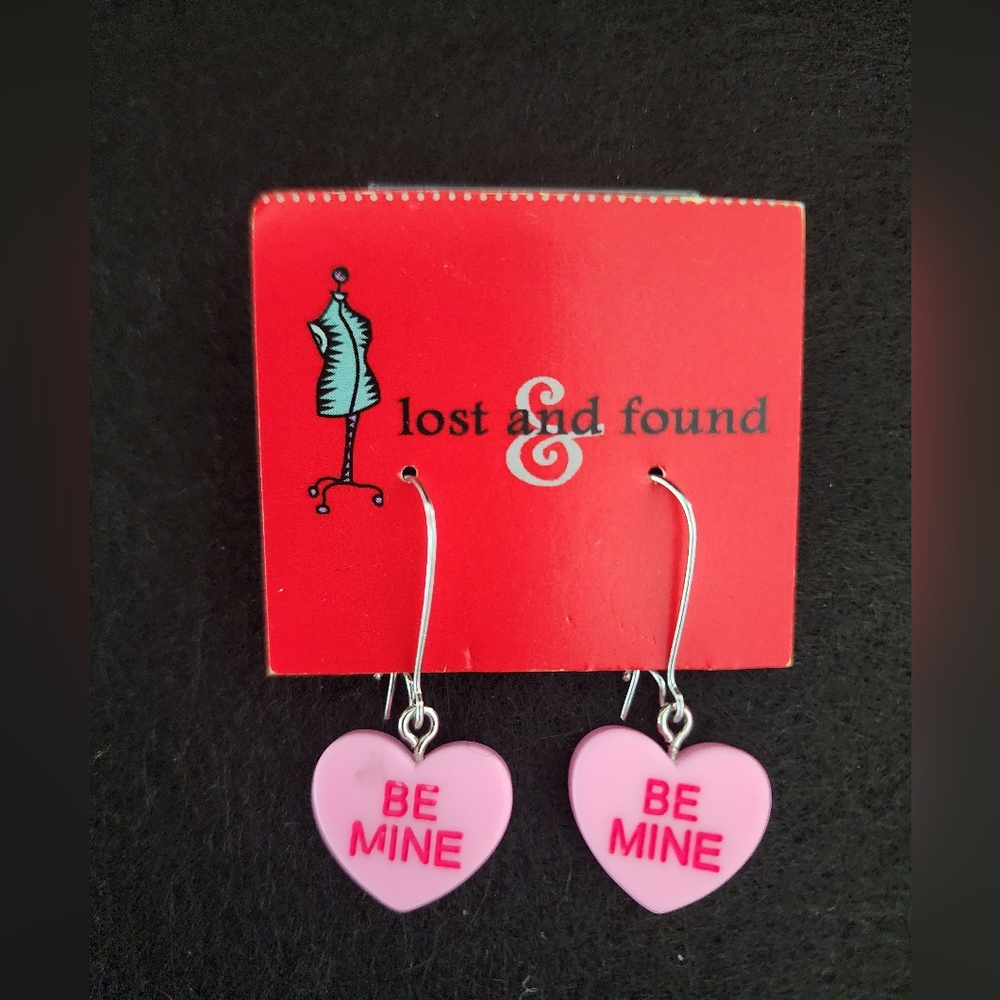 NWT set of 2 kitschy earrings